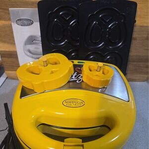 Nostalgia SPF-200 Soft Pretzel Factory 2-in-1 Electric Nonstick Maker Tested
